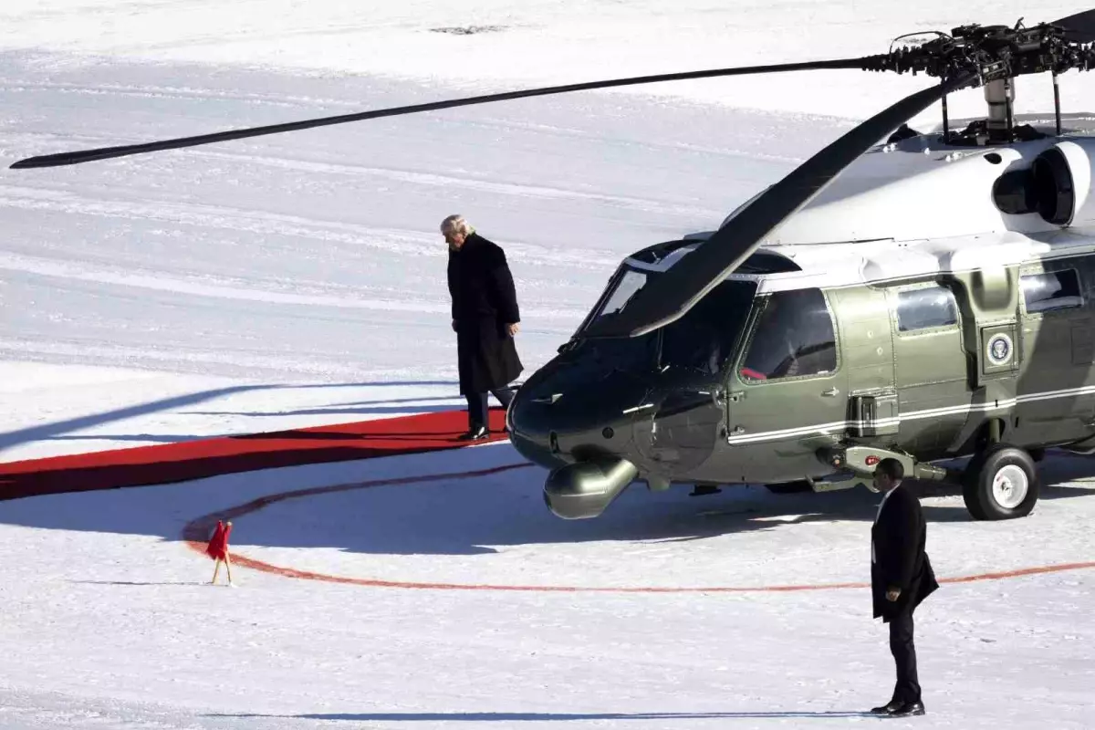 Trump, Davos\'a Gecikmeli Ulaştı