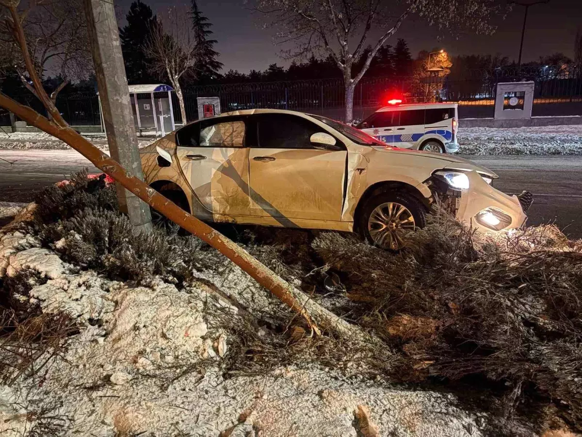 Kayseri\'de Alkollü Sürücü Kaza Yaptı