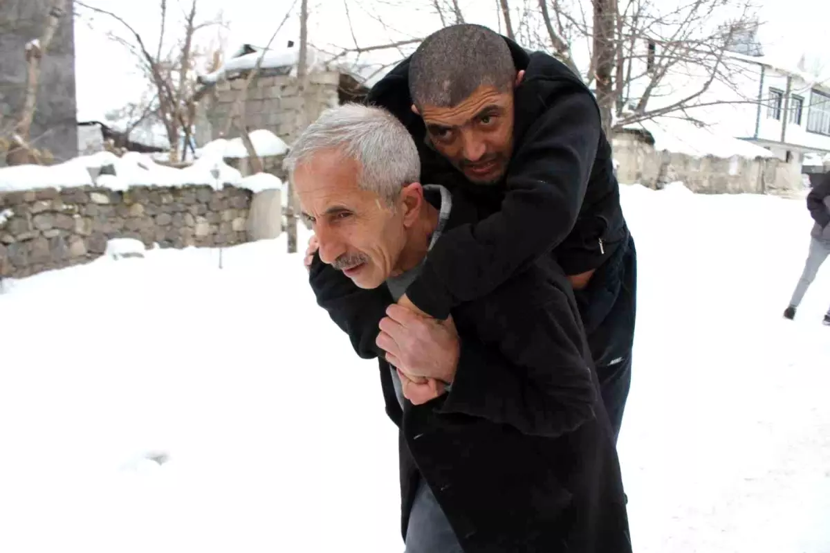 Engelli Genç, Mezarını Ziyaret Edebiliyor