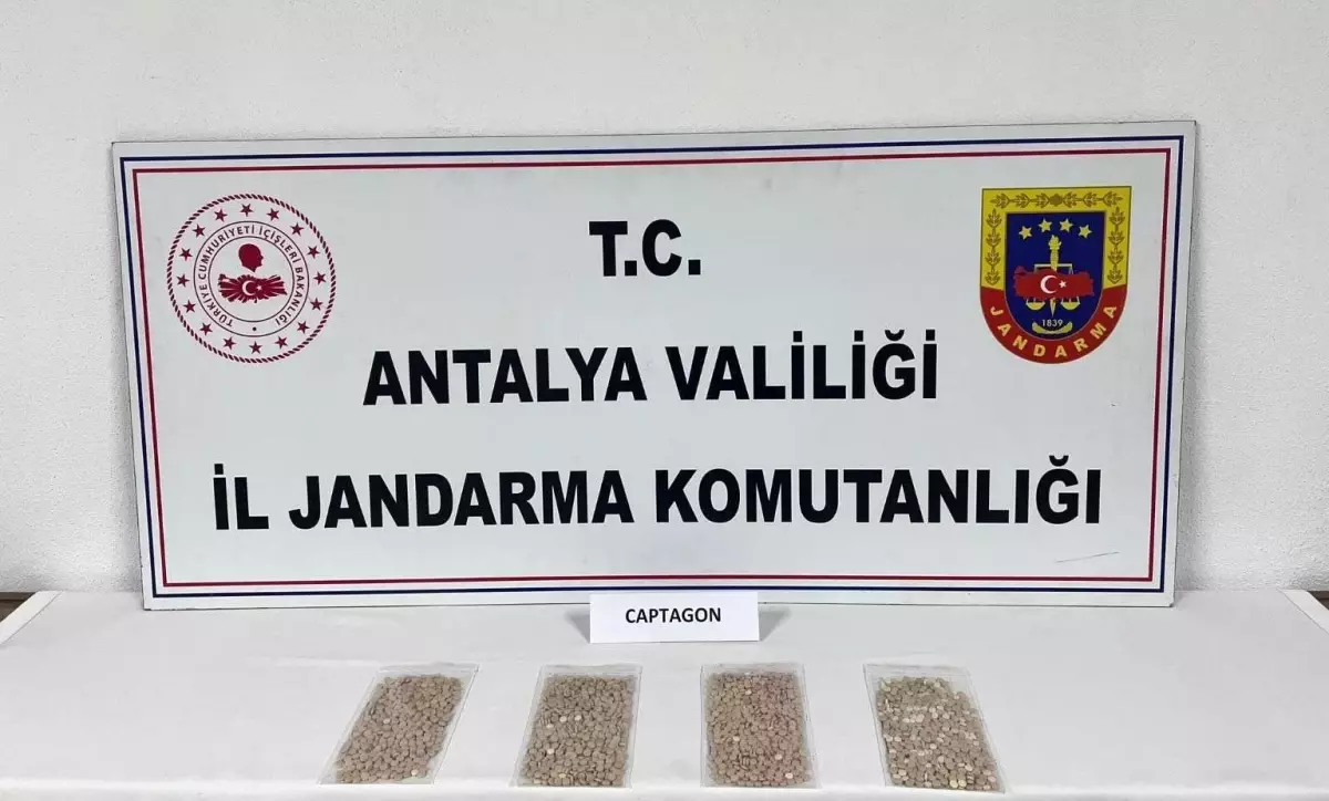 Antalya\'da Uyuşturucu Operasyonu: 6 Bin Hap Ele Geçirildi