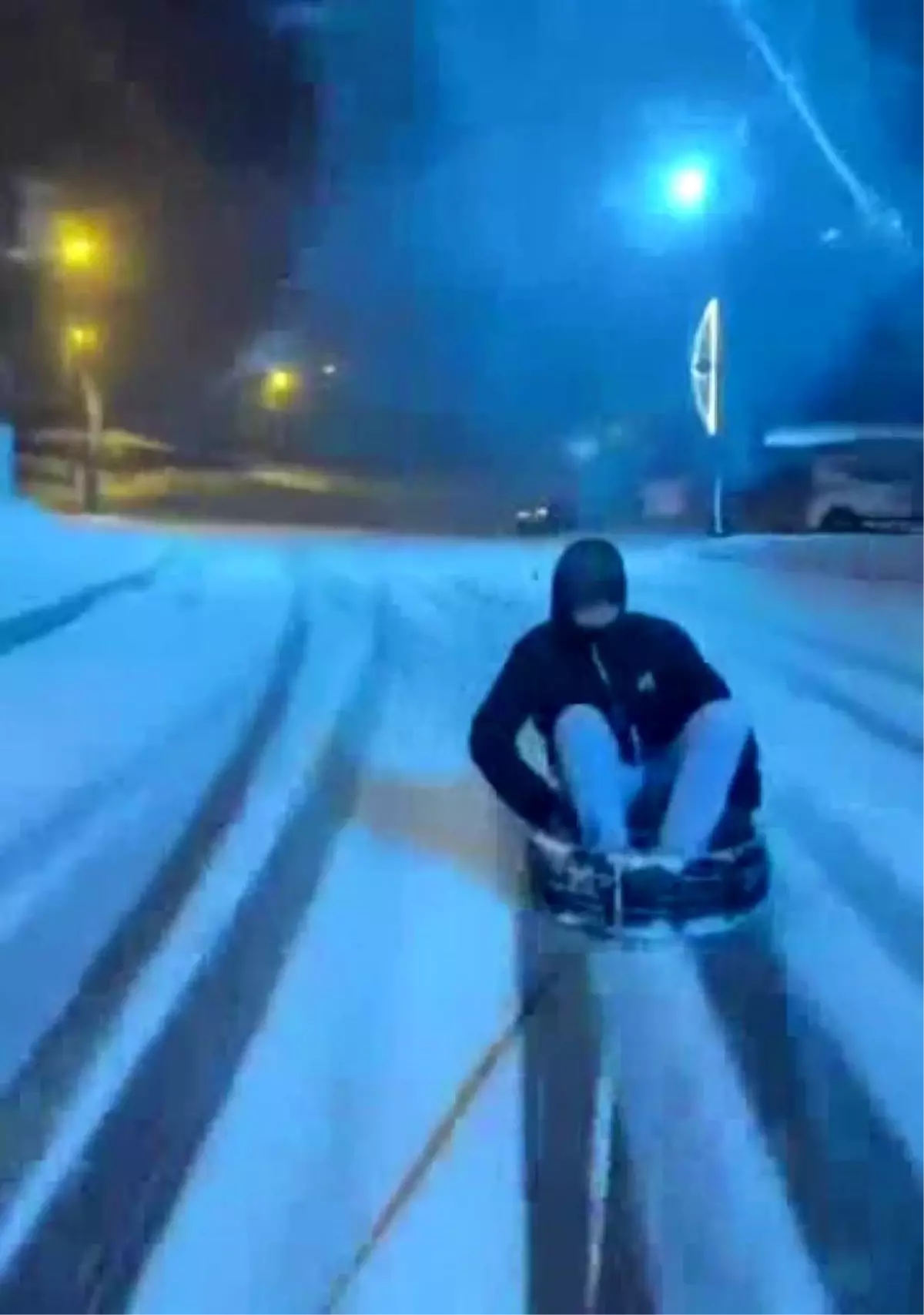 Diyarbakır\'da Lastikle Kış Eğlencesi