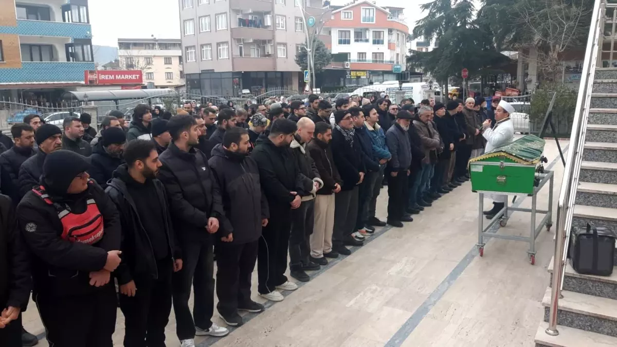 İzmit\'te Bıçakla Ölüm: Arkadaş Katil Oldu