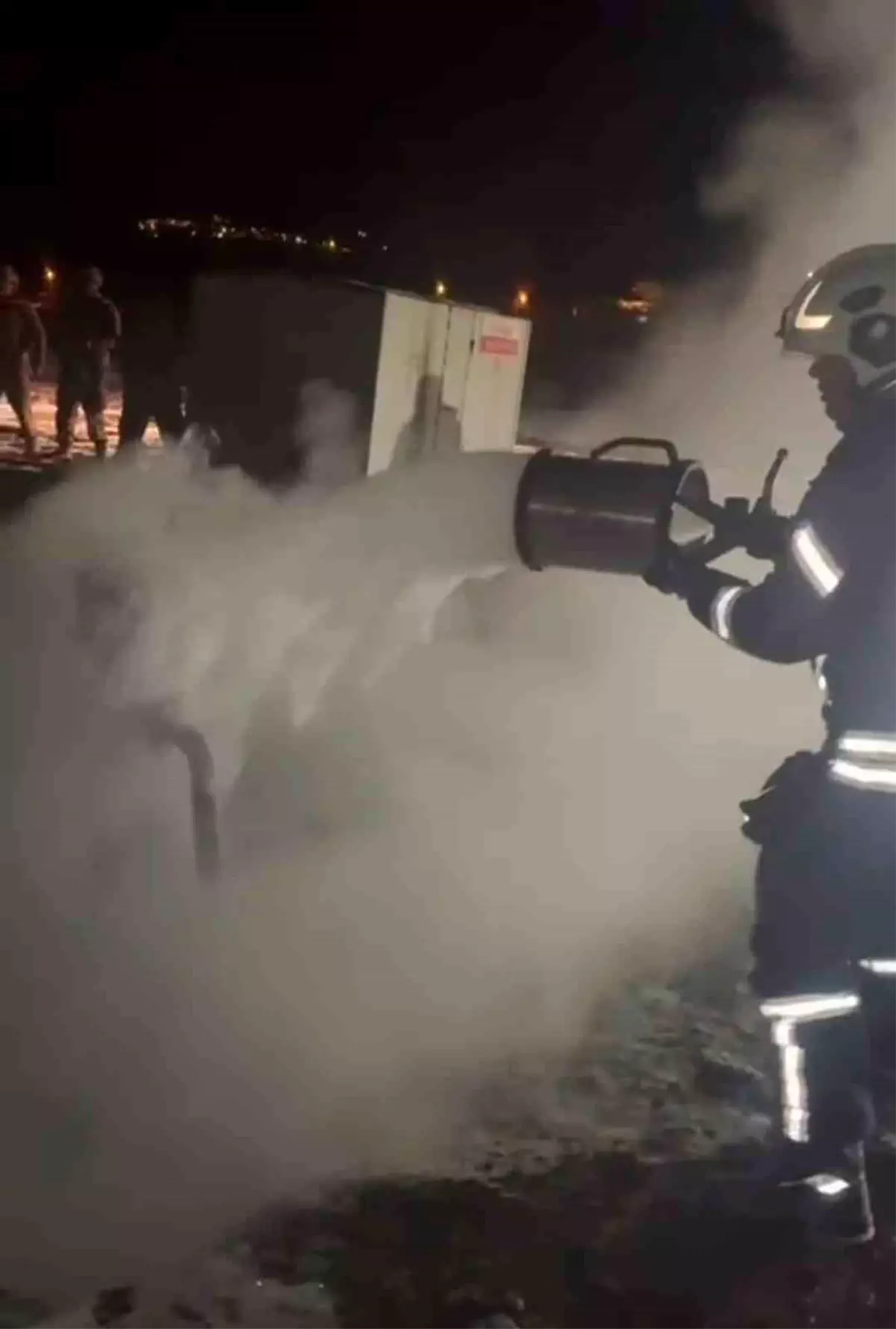 Kozluk\'ta Petrol Kuyusunda Yangın