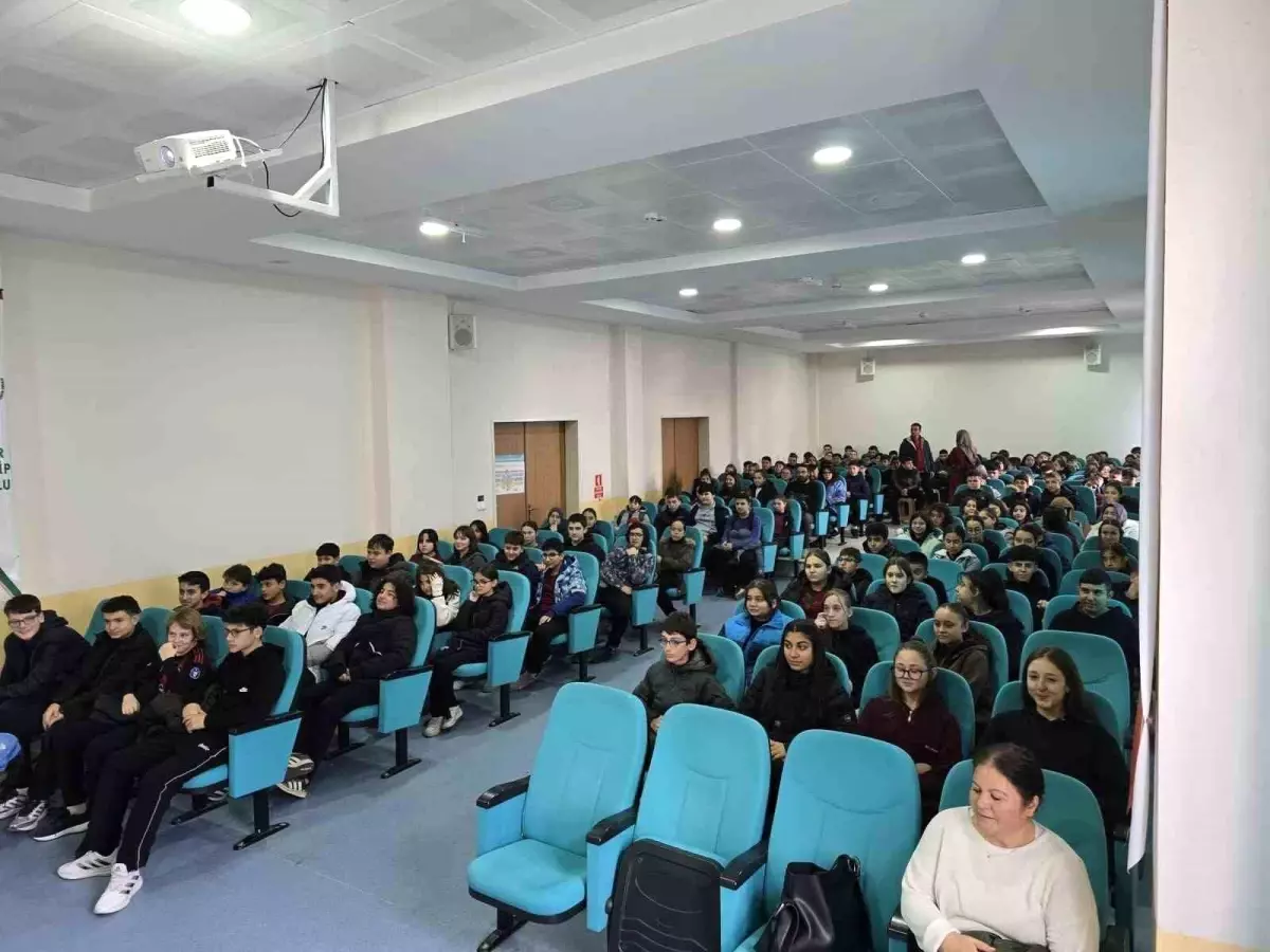 Bilecik\'te sosyal medya bağımlılığına karşı farkındalık eğitimi