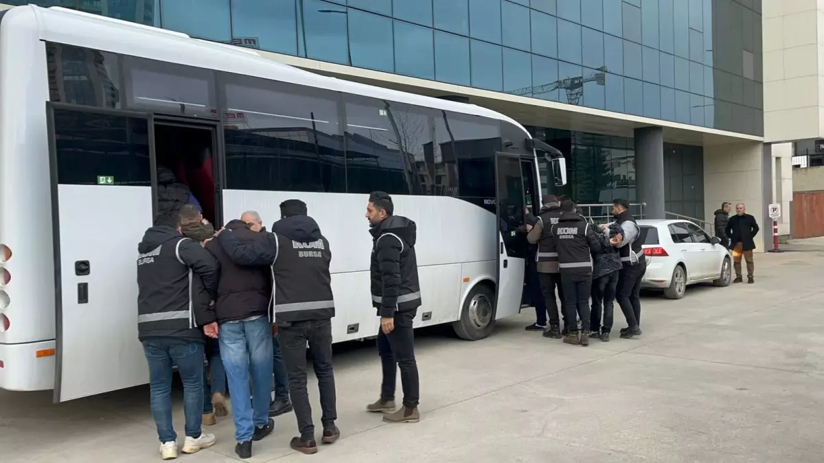 Bursa\'da Molotoflu Saldırı: 8 Şüpheli Yakalandı