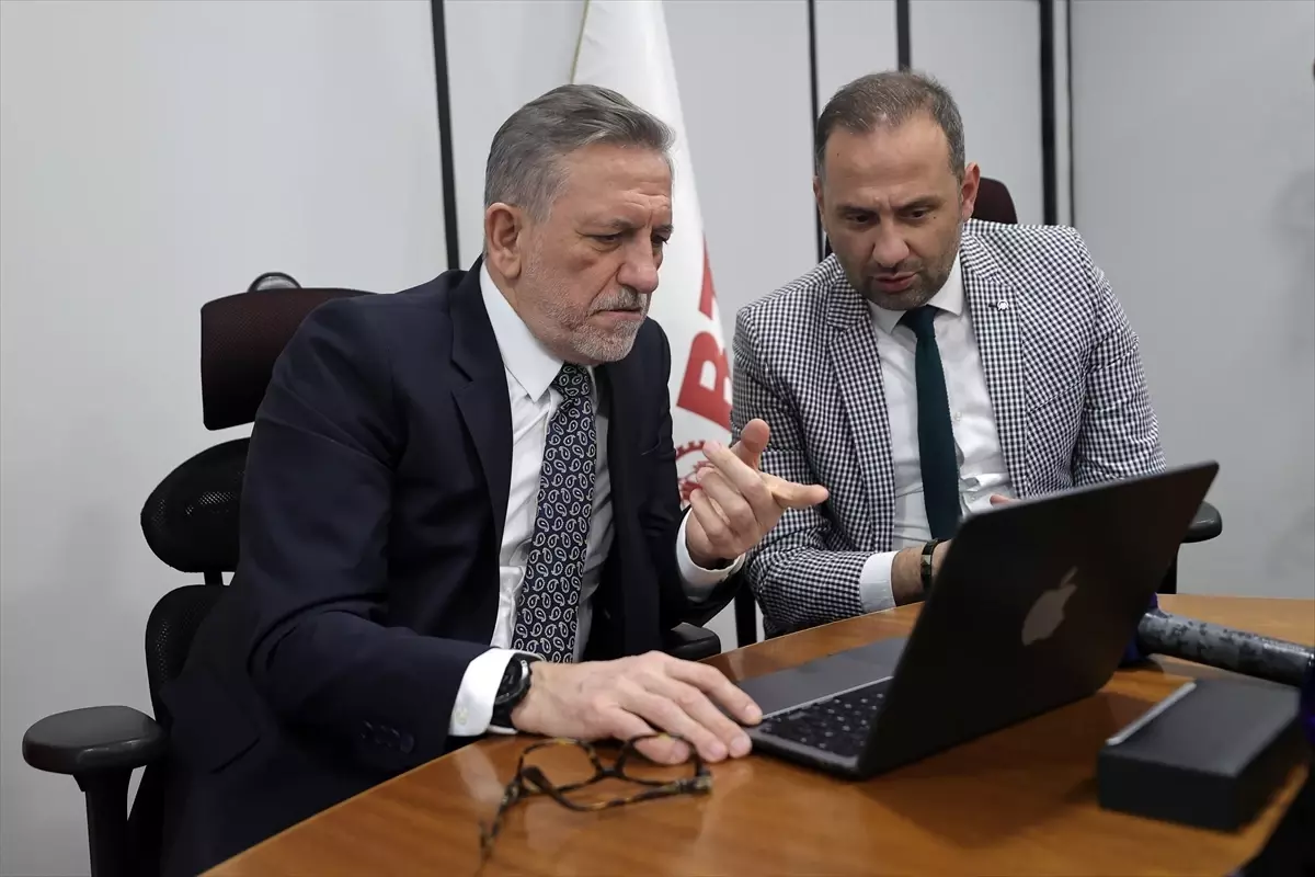 Burkay, \'Yılın Kareleri\' Oylamasına Katıldı