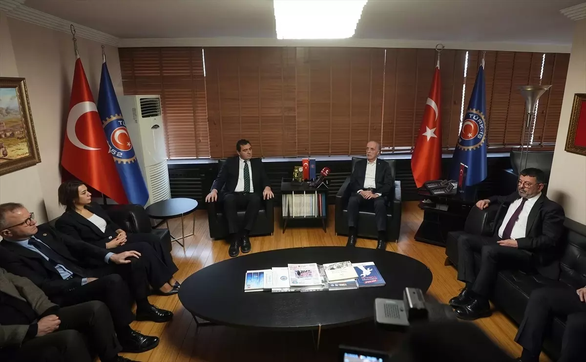 Emekli Maaşları Artmalı