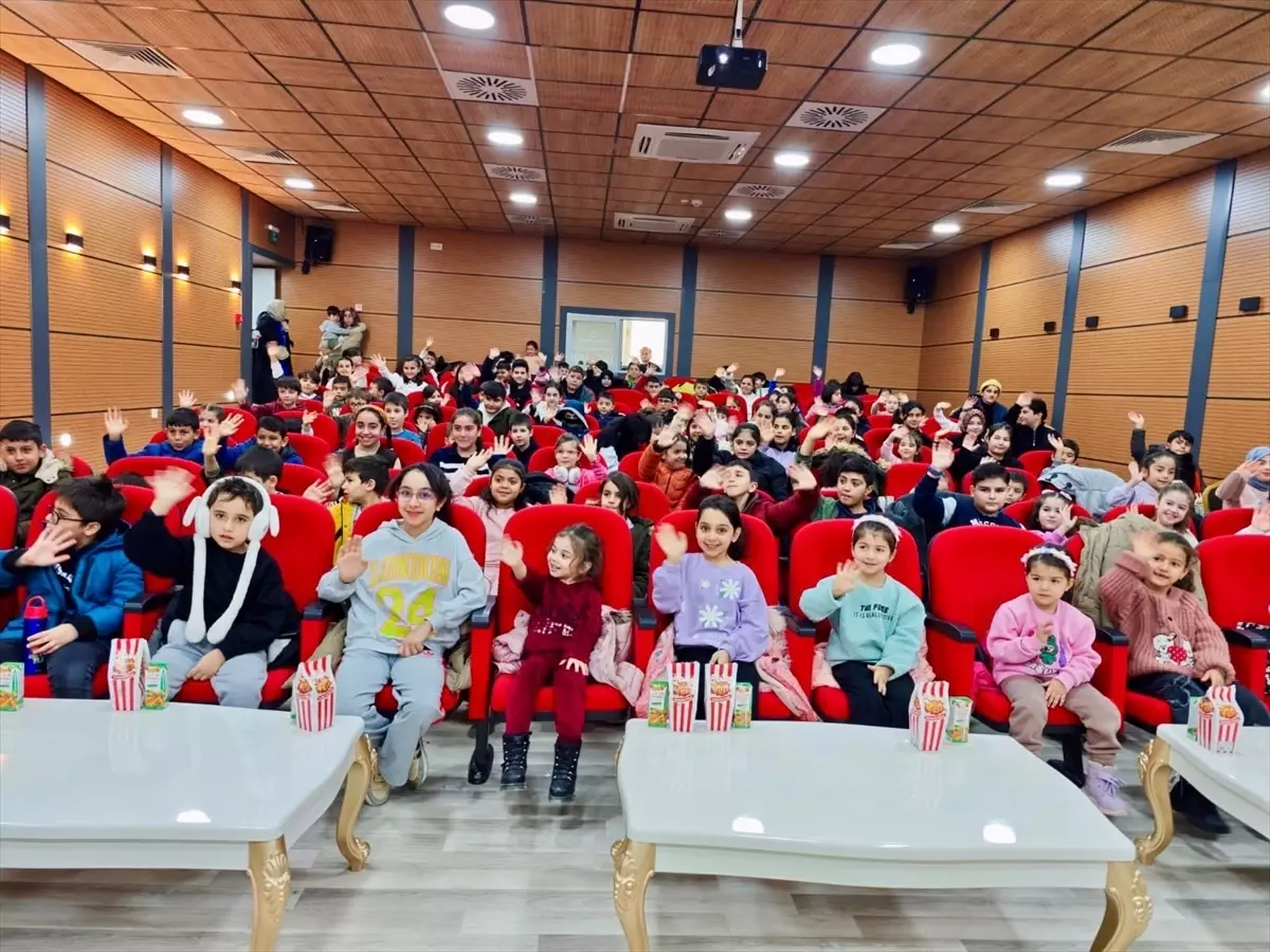 Darende\'de Çocuklar Sinema Keyfi Yaşadı