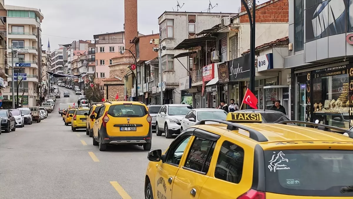 Taksicilerden Sınırda Bayrak Tepkisi