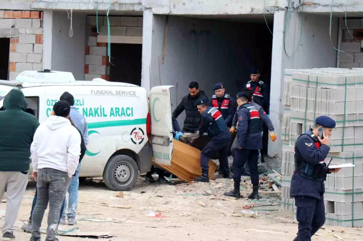 Denizli\'de İşçi Asansör Boşluğuna Düştü