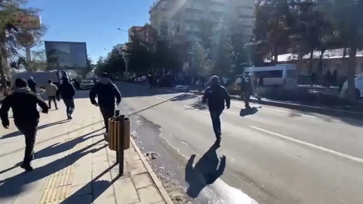 Diyarbakır Adliyesi\'nde Kavga: Polis Müdahale Etti