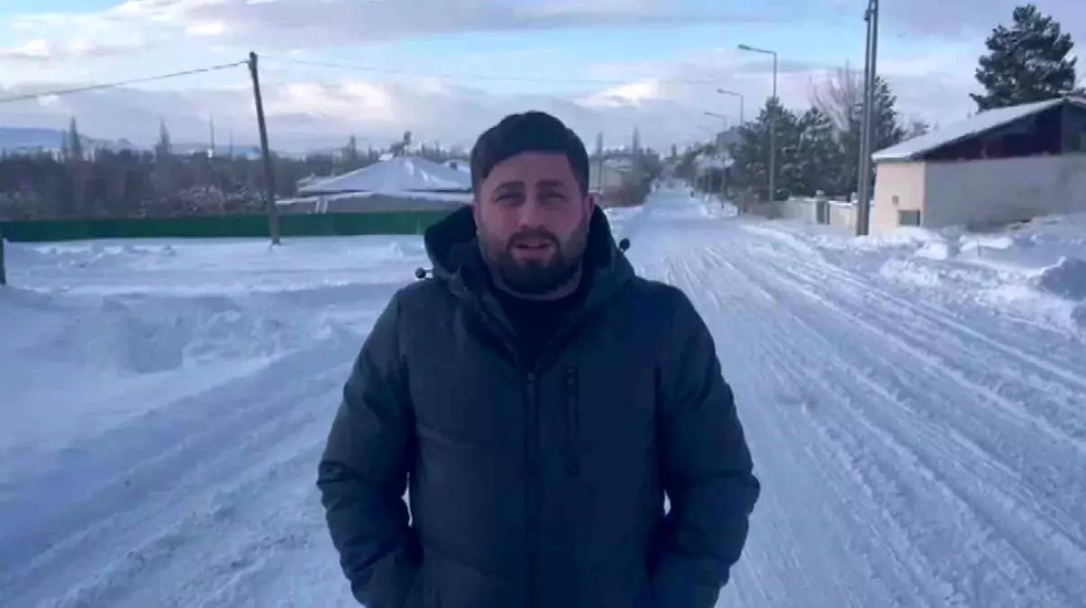 Sivas\'ta Yavru Kediye Kahraman Müdahale