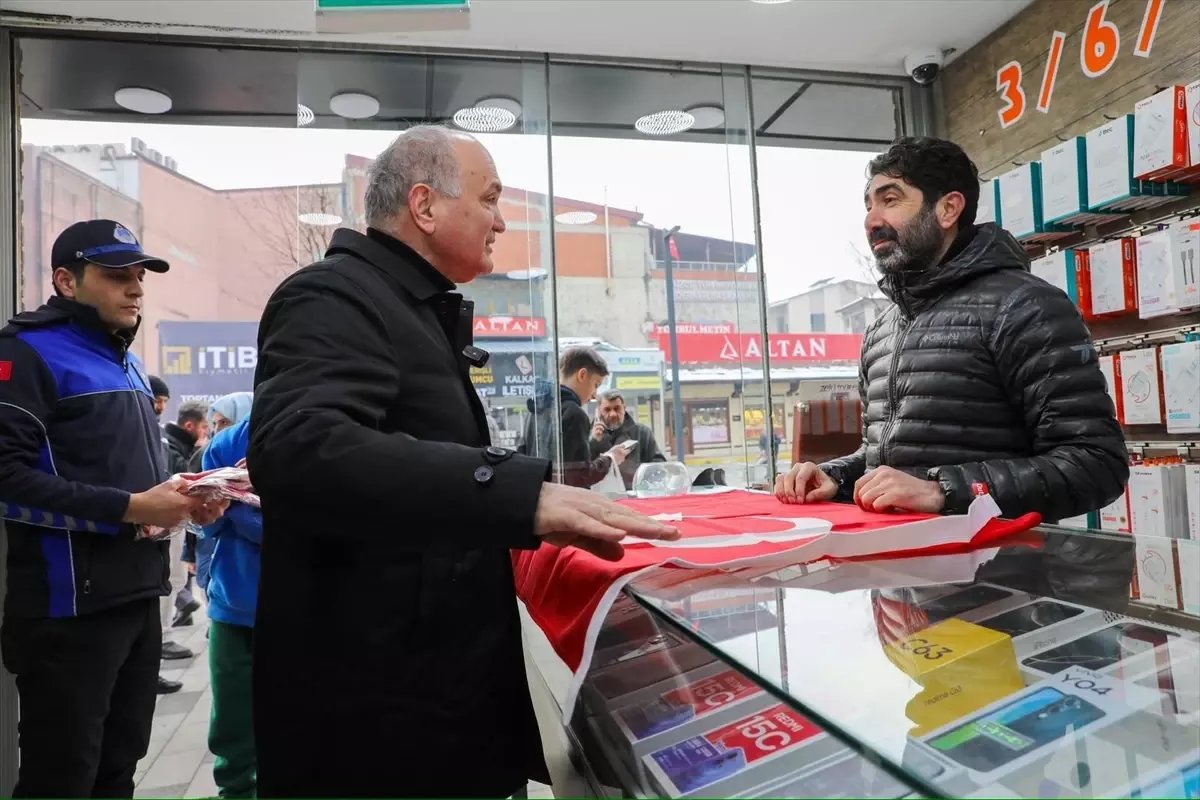 Düzce\'de Bayrak Tepkisi