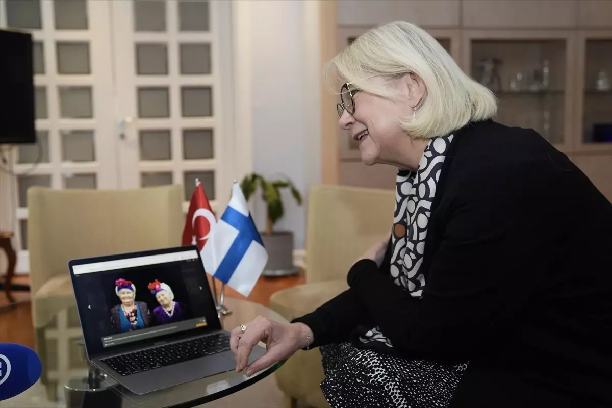 Büyükelçi Hamalainen, Yılın Kareleri Oylamasını İnceledi