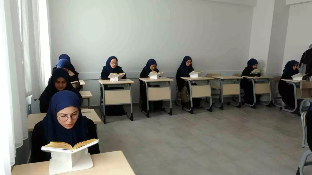 İsparta\'da Hafız Genç Kızlara Coşkulu Karşılama