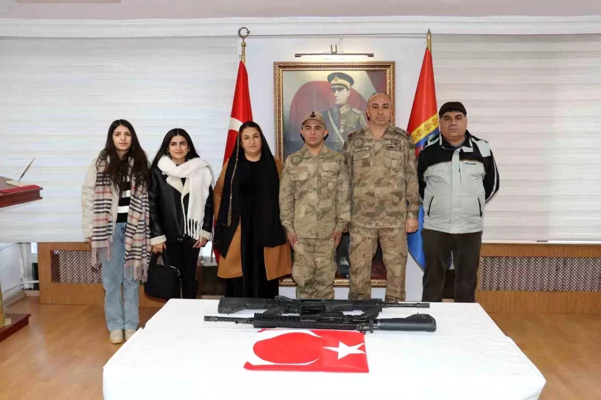 Down Sendromlu Çocuğa Temsili Askerlik Töreni