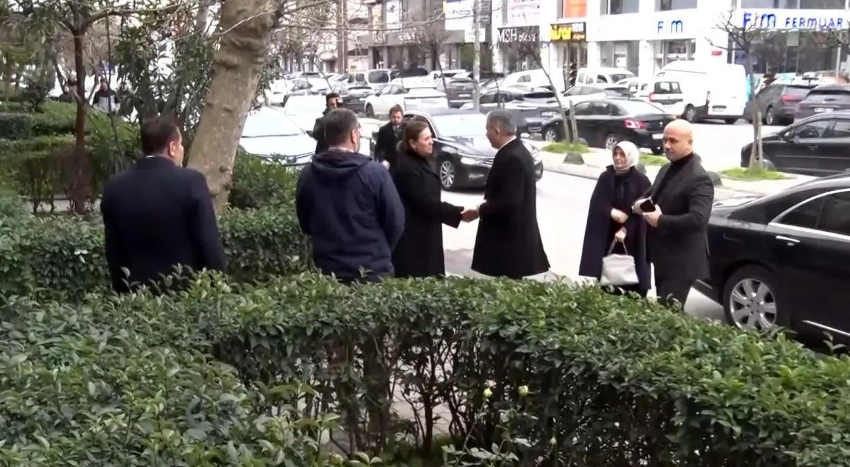 Bakan Yerlikaya\'dan Atlas Çağlayan\'ın ailesine taziye ziyareti