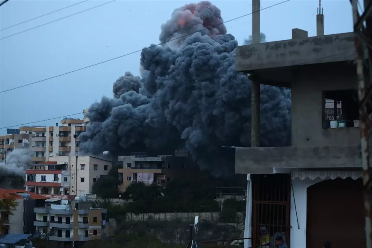 İsrail ordusu Lübnan\'da saldırı tehdidinde bulunduğu 5 beldeyi hedef aldı