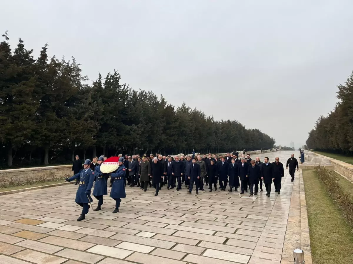 İYİ Parti Anıtkabir\'i Ziyaret Etti