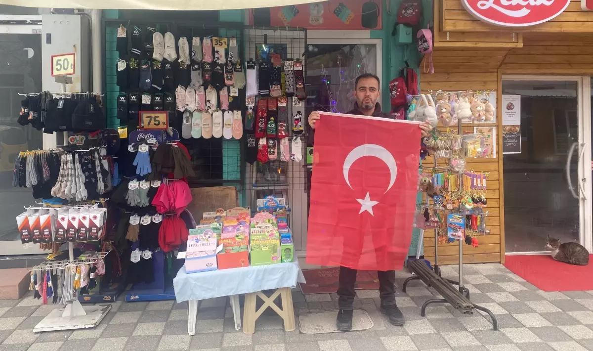 Tavşanlı\'da Türk Bayrağına Yönelik Saldırıya Tepki