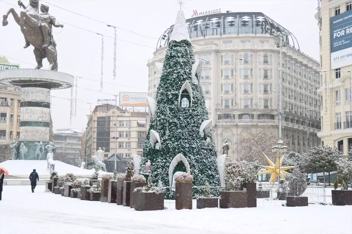 Üsküp\'te Yoğun Kar Yağışı