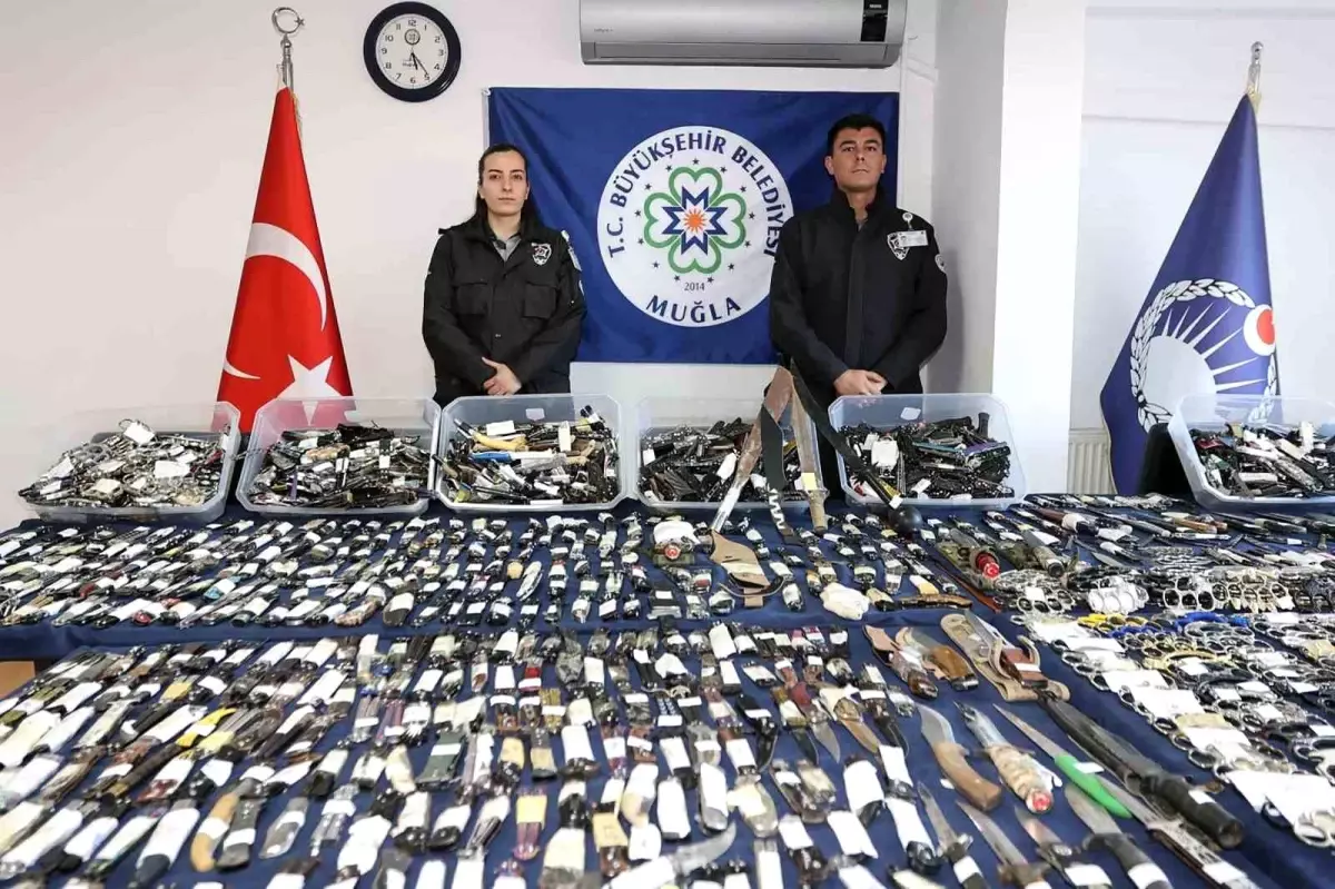 Muğla otogarlarında bir yılda cephanelik gibi bıçak ve silah ele geçirildi