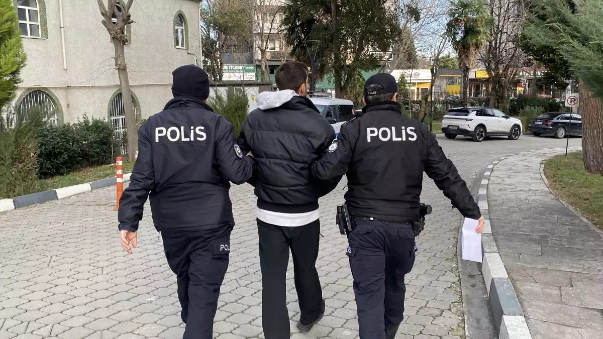Otobüste Bıçaklı Saldırı: Üniversite Öğrencisi Tutuklandı