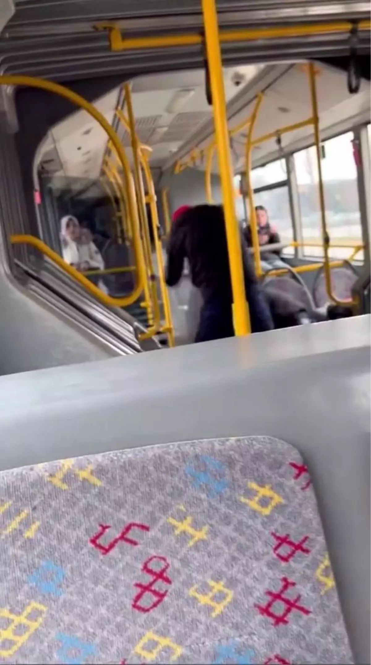 Otobüsün içinde tekme tokat böyle darp etti..."Komutanıma bıçak çekmişti"