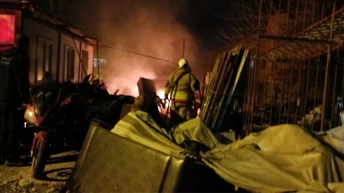 Hatay\'da Hurdalıkta Yangın Kontrol Altına Alındı