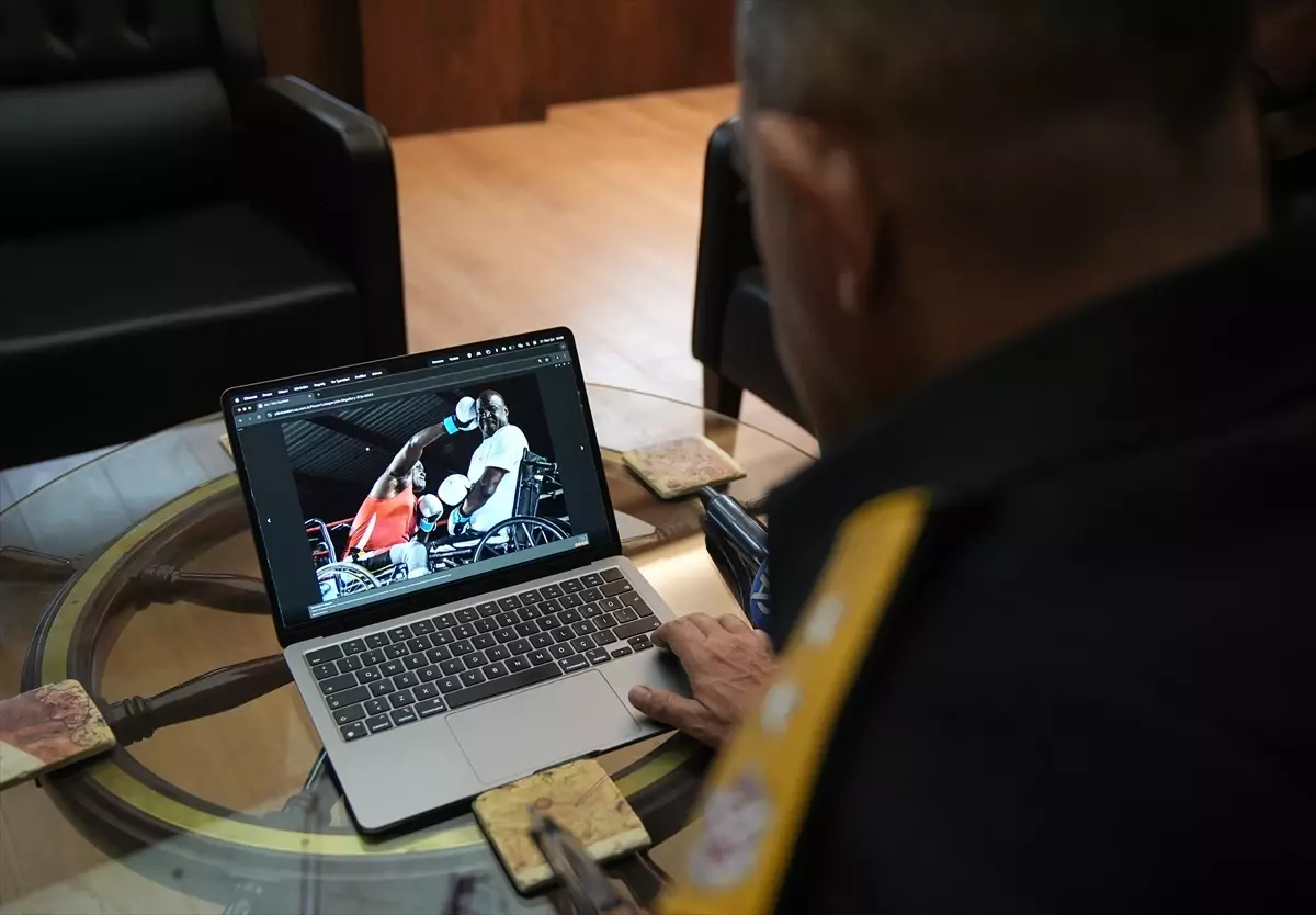 Tümamiral Paşaoğlu\'nun Yılın Kareleri Oylaması