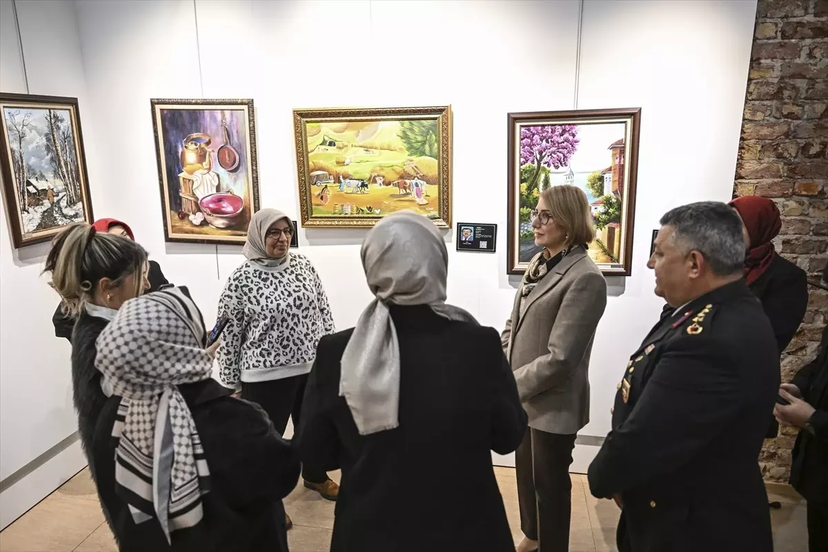 Şehit ve gazi ailelerinin eserleri "Sanatla Yaşam Sergisi"nde buluştu