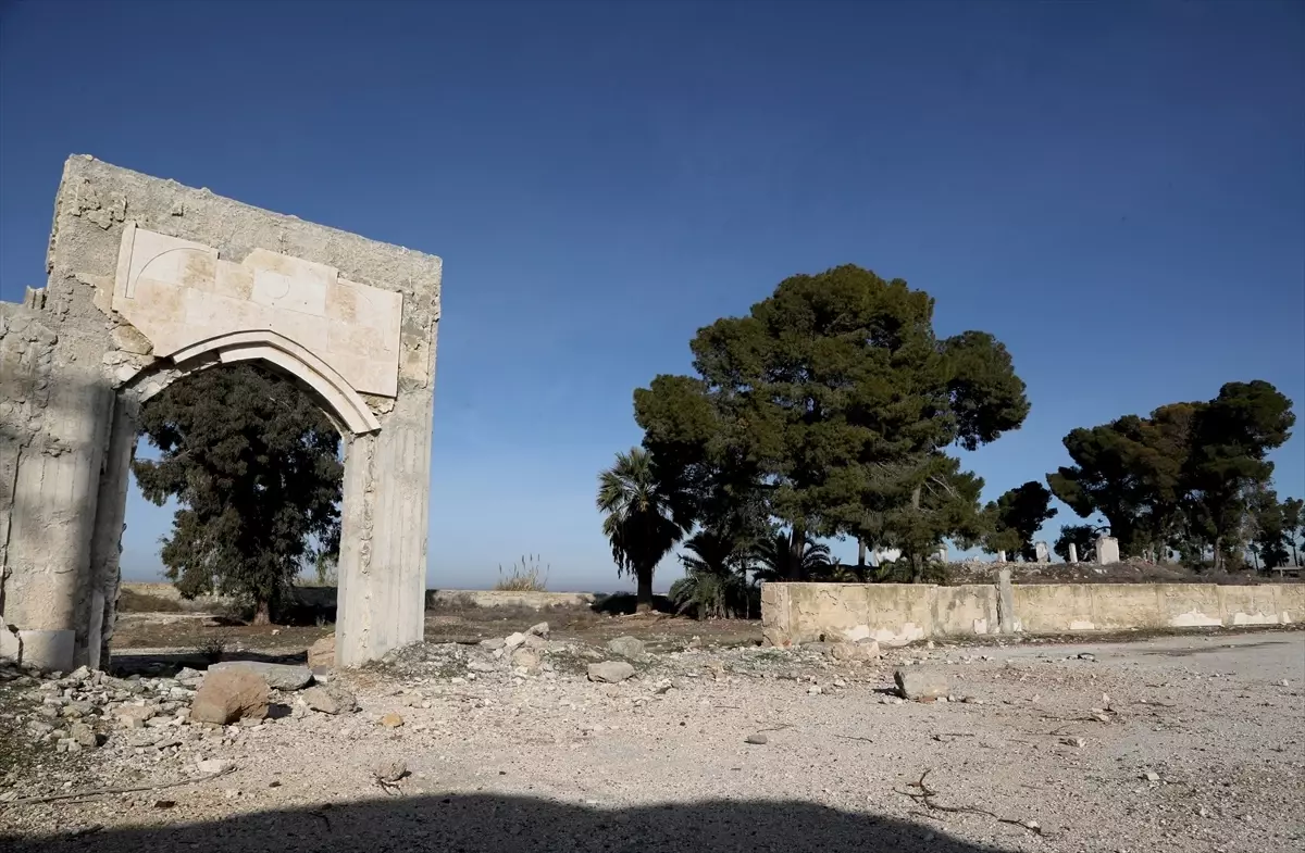 Suriye ordusu Süleyman Şah Türbesi\'nde!