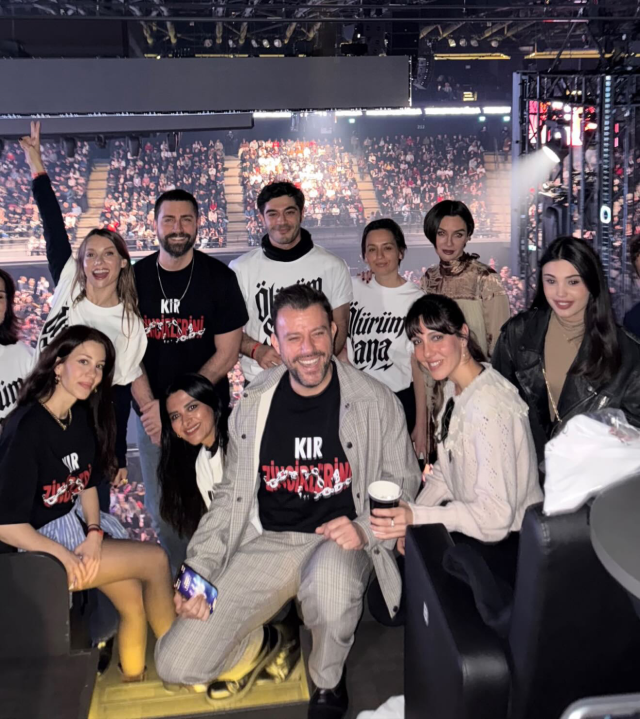 Tarkan konserinde Cem Yılmaz sahneye çıktı, salon yıkıldı