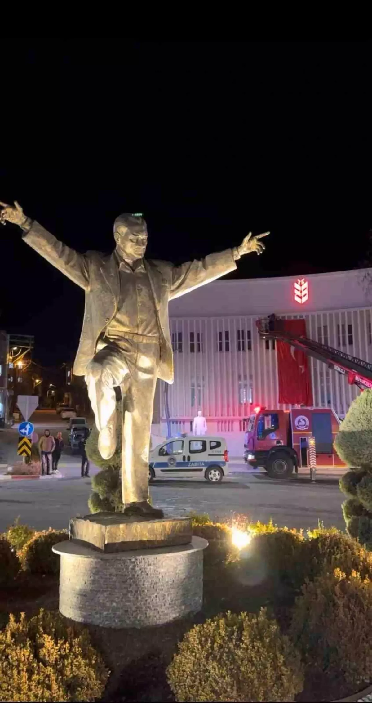 Tavas\'tan Bayrak Provokasyonuna Sert Tepki