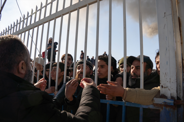 Terör örgütünden temizlenen bölgeye koştular! 18 yaşındaki evladını bekleyen var