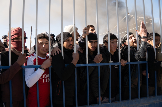 Terör örgütünden temizlenen bölgeye koştular! 18 yaşındaki evladını bekleyen var