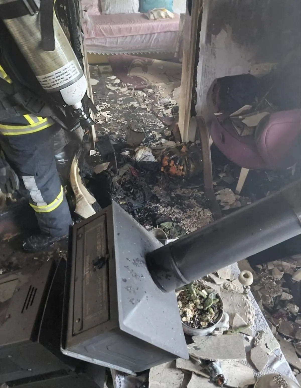 Zonguldak\'ta Yangın: Bir Kişi Dumandan Etkilendi