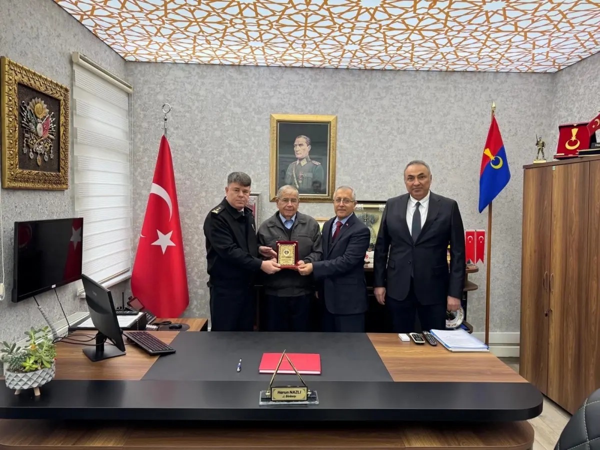 İnegöl\'de Çiftçinin Jandarma Vakfı\'na Bağışı