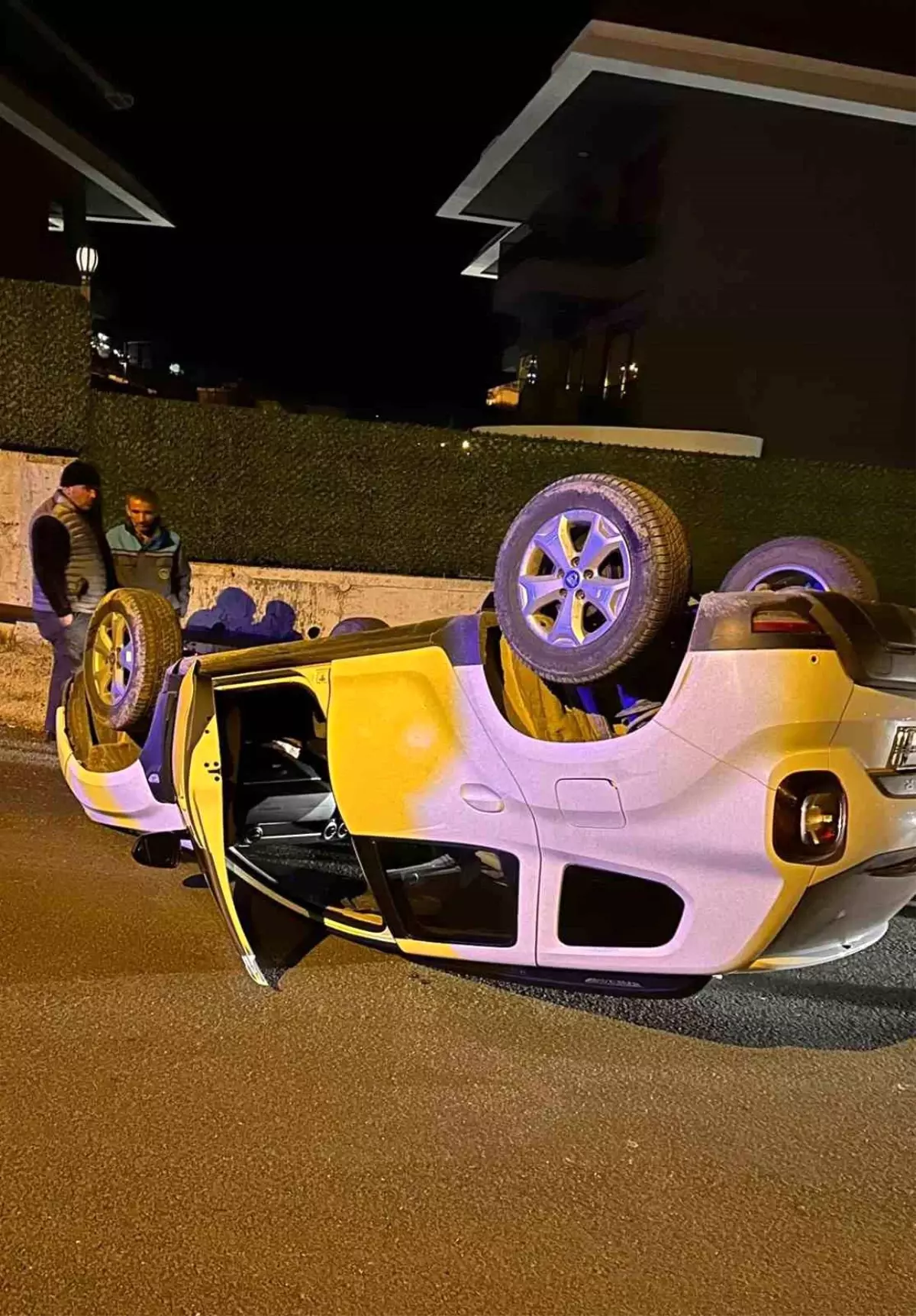 Alanya\'da Trafik Kazası: Sürücü Yaralandı