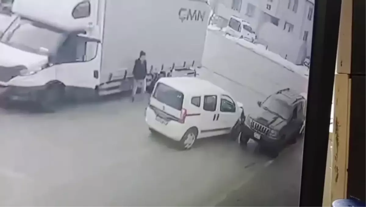 Düzce\'de Araç Muayenesi Sırasında Kaza