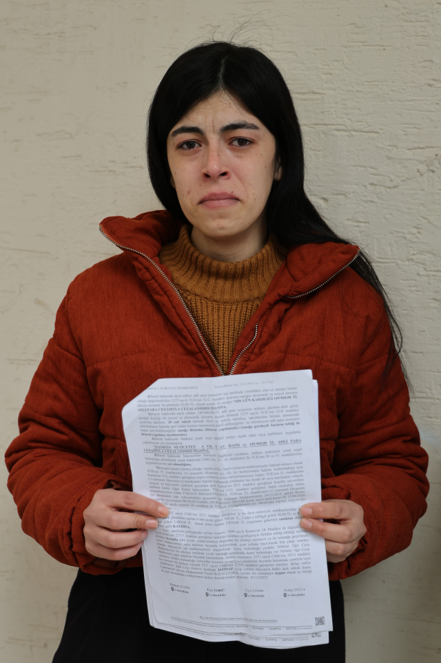 Arkadaşına güvendi, hayatı mahvoldu! Utanmadan 2 bin TL harçlık teklif etmişler به دوستش اعتماد کرد و زندگیاش نابود شد! بیشرمانه ۲ هزار لیر پیشنهاد کمک هزینه داده بودند