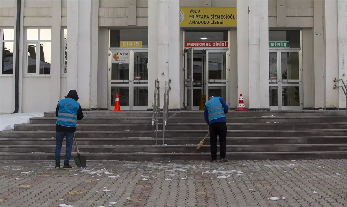 Denetimli Serbestlik Yükümlüleri Okulları Temizliyor