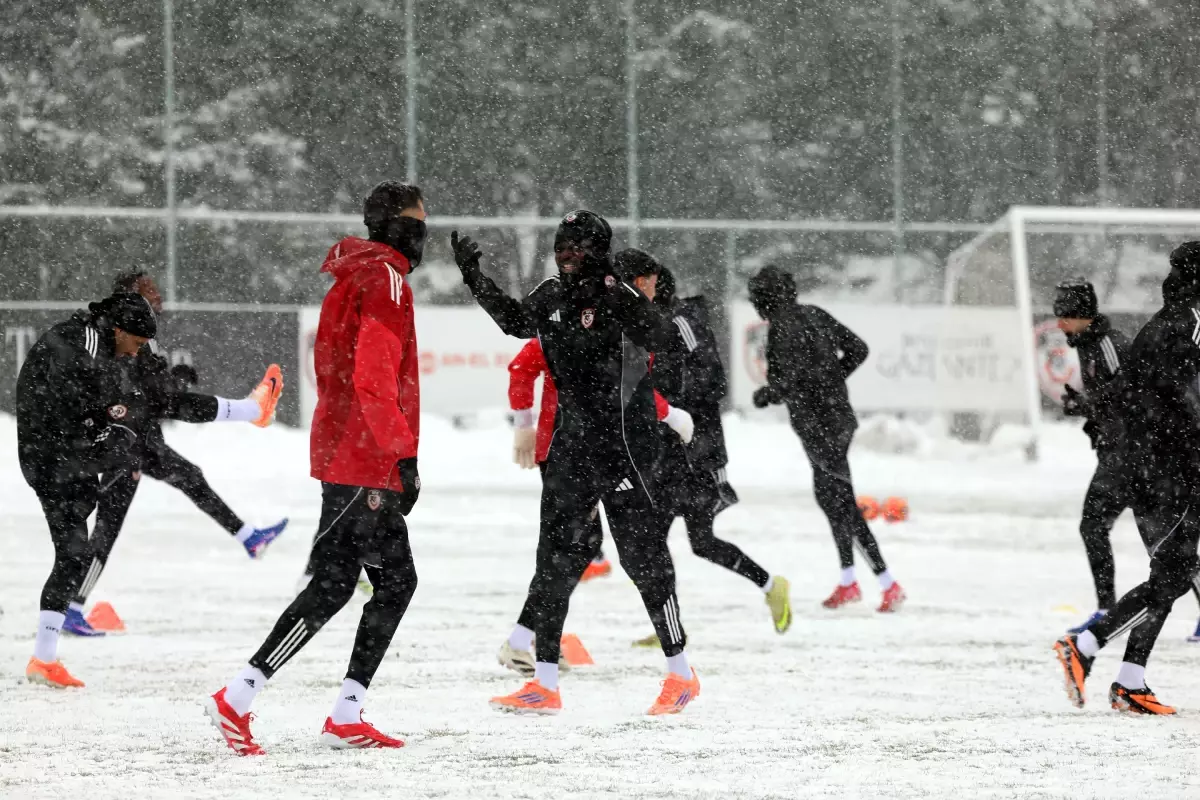 Burak Yılmaz: Yabancı Kaleci Düşünüyoruz