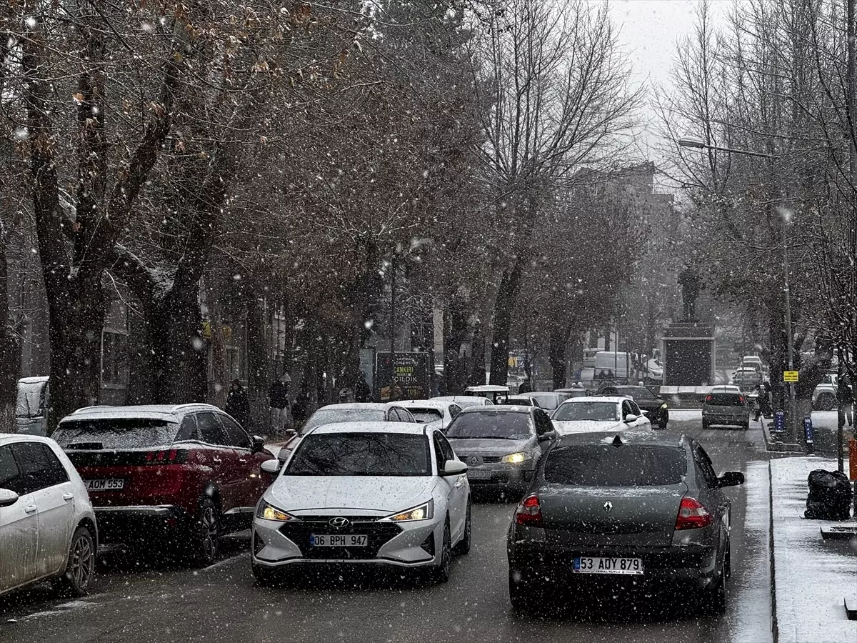 Çankırı\'da Kar Yağışı Etkili