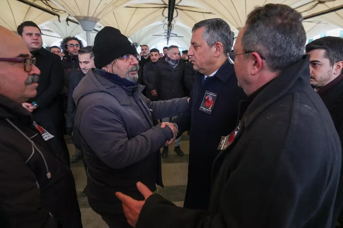 Özgür Özel, Özbilgin\'in Cenaze Törenine Katıldı