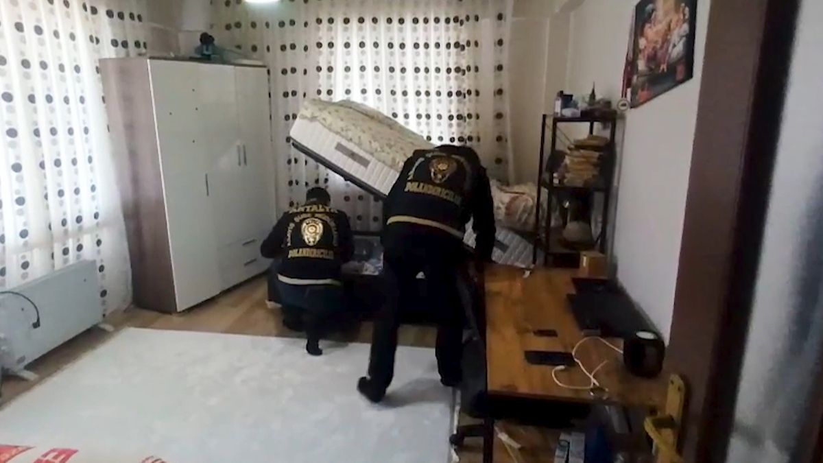 Antalya\'da 16 Milyon TL Dolandırıcılık: 12 Şüpheli Tutuklandı