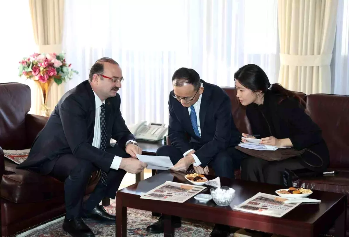 Çin Halk Cumhuriyeti Ankara Büyükelçisi Jiang Xuebin Atatürk Üniversitesi\'nde