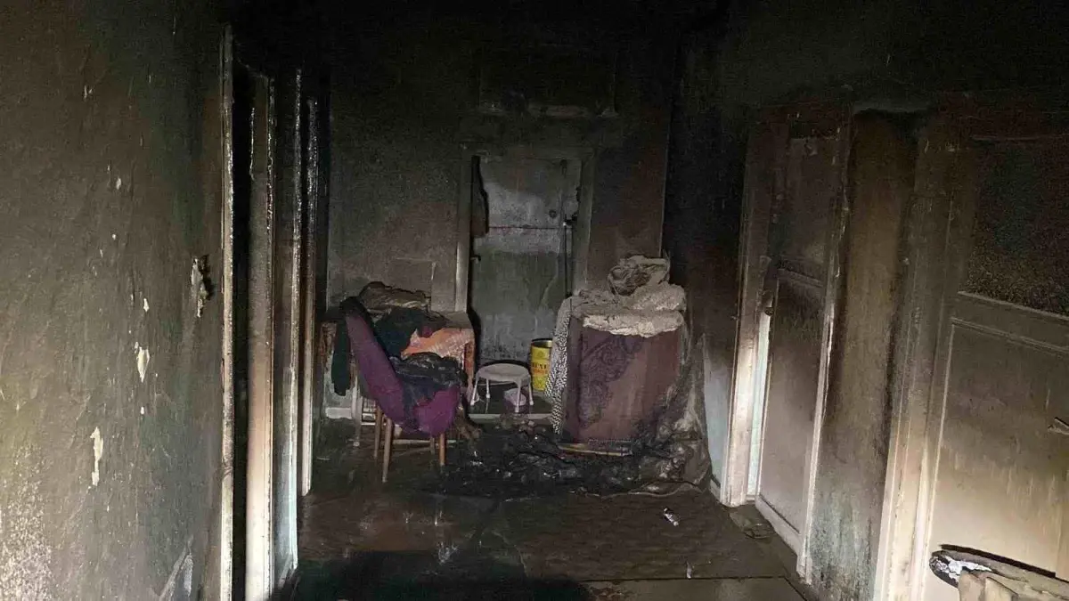 Elazığ\'da ev yangını: Engelli genç kız hayatını kaybetti