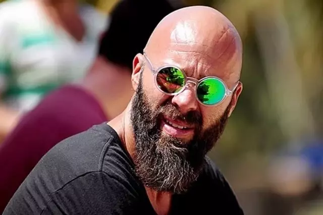 Esat Yontunç havalimanında gözaltına alındı Esat Yontunç havalimanında gözaltına alındı