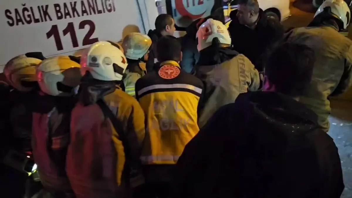 Eyüpsultan\'da Yangın: 1 Ölü, 1 Yaralı